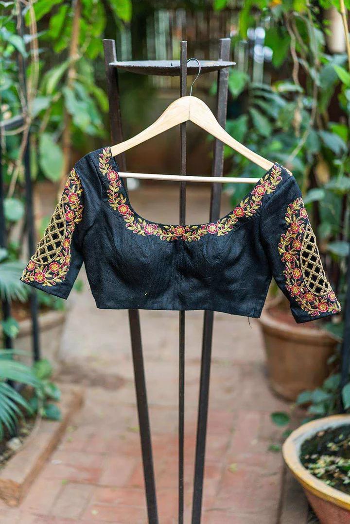 Avantibai - Hand embroidered blouse 2