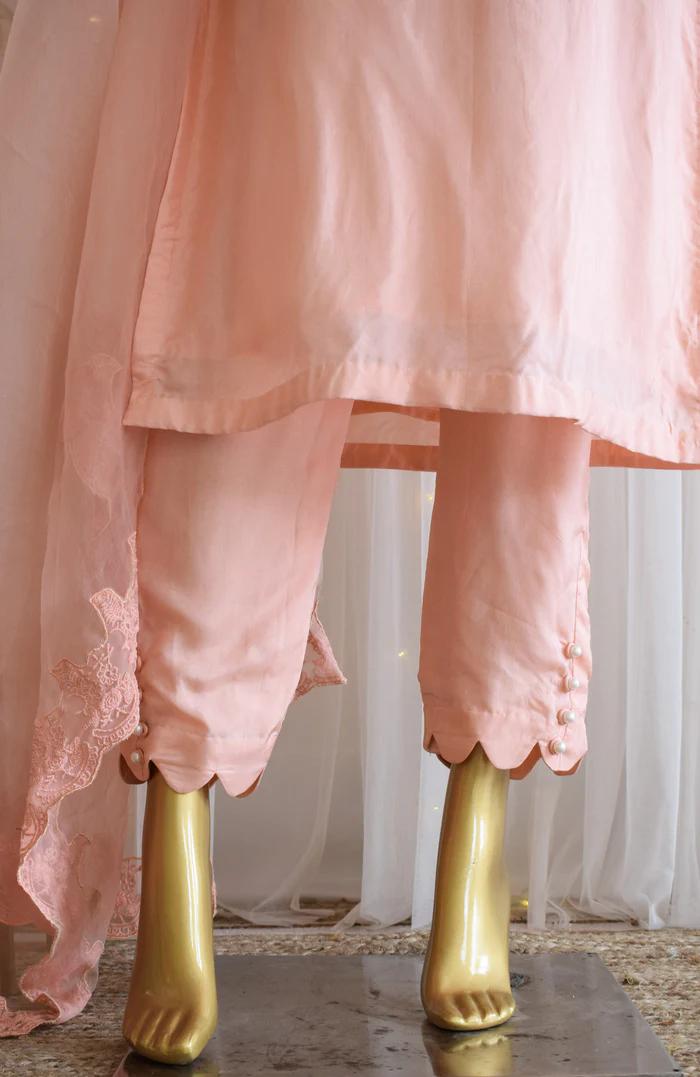 Blush Kurta-Pant Set with Organza Dupatta (2)