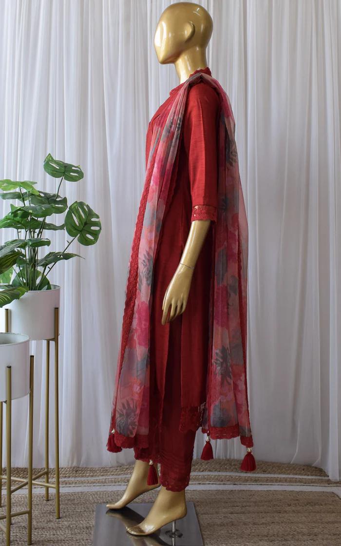 Red Kurta Pant Set with Floral Organza Dupatta (3)