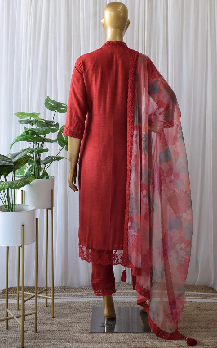 Red Kurta Pant Set with Floral Organza Dupatta (4)