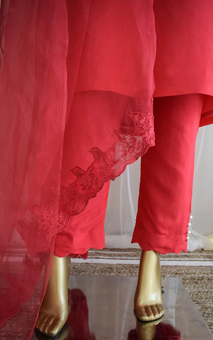 Red Kurta-Pant Set with Organza Dupatta (5)